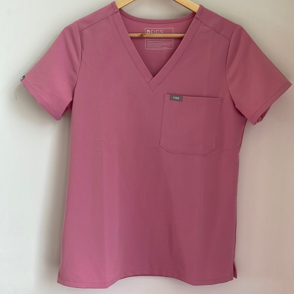 Figs Women's V-Neck Scrub Top in Chalk Pink